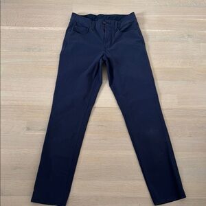 Vineyard Vines Men's Deep Blue Slim Jeans